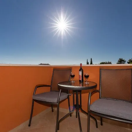 Suzana Biograd Na Moru