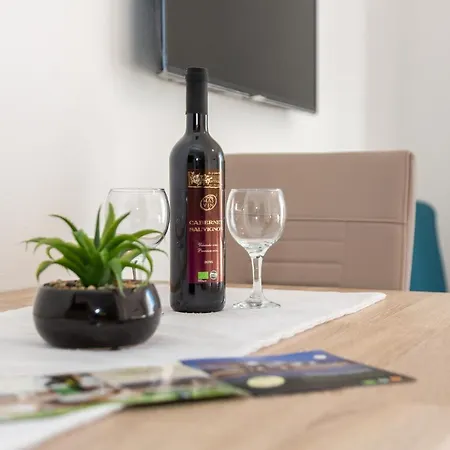 Suzana Biograd Na Moru